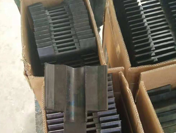 猴车抱索器衬皮